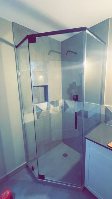 Neo-angle frameless shower with dark frame