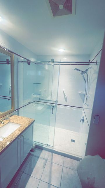 Frameless shower installed in White Rock